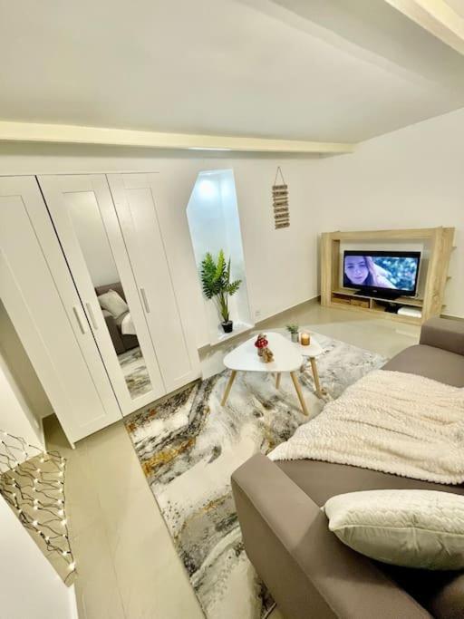 Studio Proche De Paris, Versailles Et La Defense Chaville Exteriér fotografie